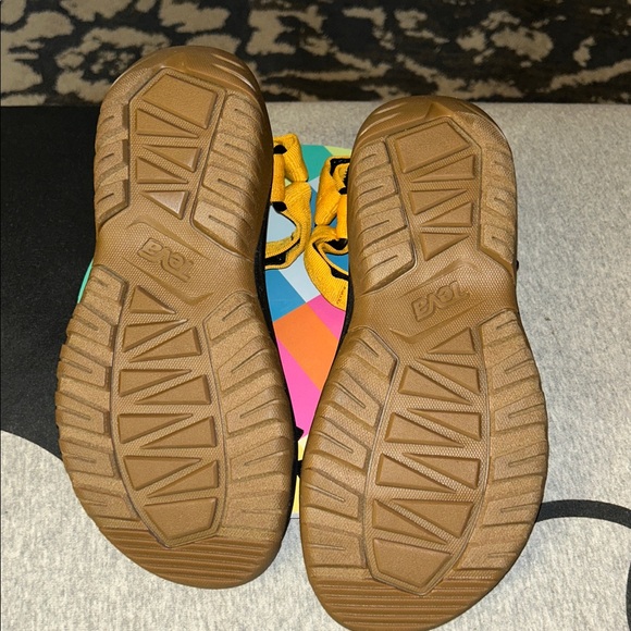 New Mustard color Tevas unisex men’s sz 8/womens sz 9.5 - Picture 15 of 15